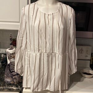 A womens Fever top size XXL